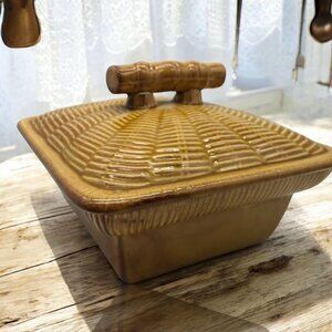 Small CALIF USA Pottery Yellow Brown Weaved Basket Casserole Dish & Lid